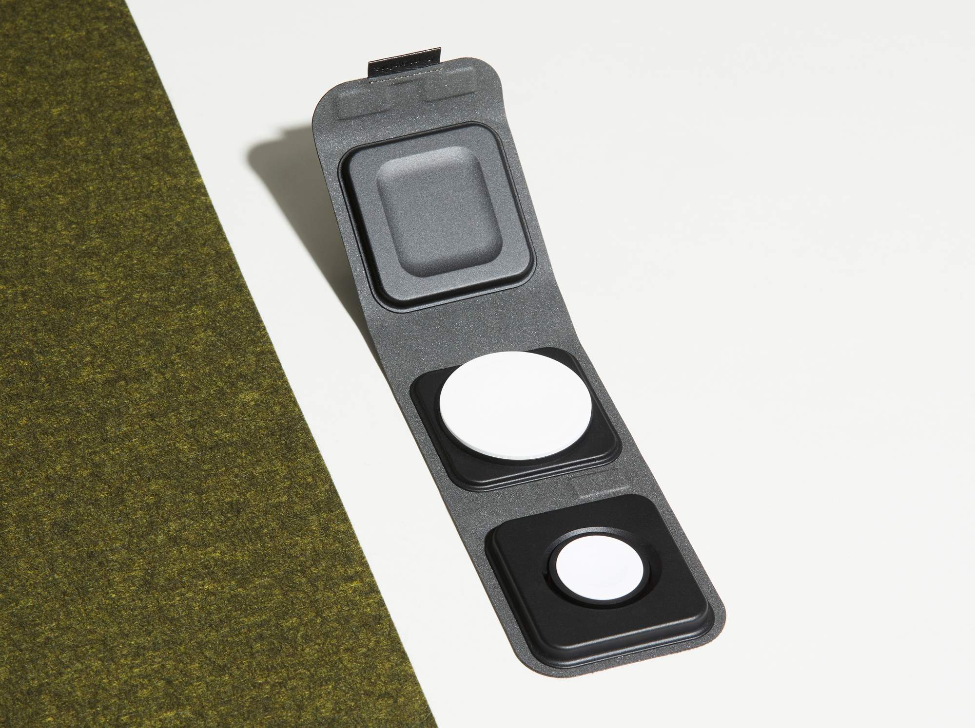 monocle0885-1.jpg