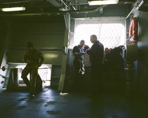 Sailors standing next to the ‘Cavour’ seal 