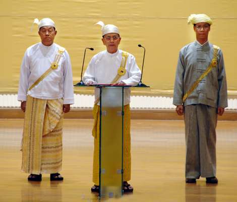 Thein Sein makes a speech in Naypyiadaw