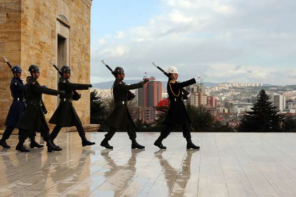 Soldiers outside the Anitkabir mausoleum