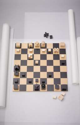 10. Naef/chess set