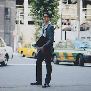 Jacket by Comme des Garçons Homme Deux, trousers by Incotex for Beams F, scarf by Drakes for Beams F, shoes by Comme des Garçons Homme, glasses by Four Nines, document case by Case Porter