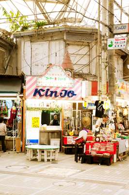 A fresh juice shop on Mutsumi-bashi street