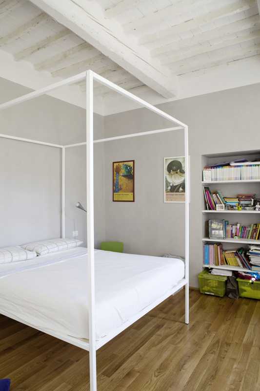 Bedroom at architect Paola Sausa’s home
