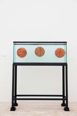 Jeff Koons’ ‘Three Ball Total Equilibrium Tank’