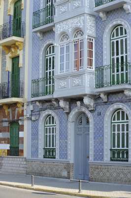 Modernist façades on Avenida Duquesa de la Victoria