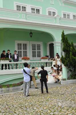 A wedding party takes advantage of the city’s historic backdrop