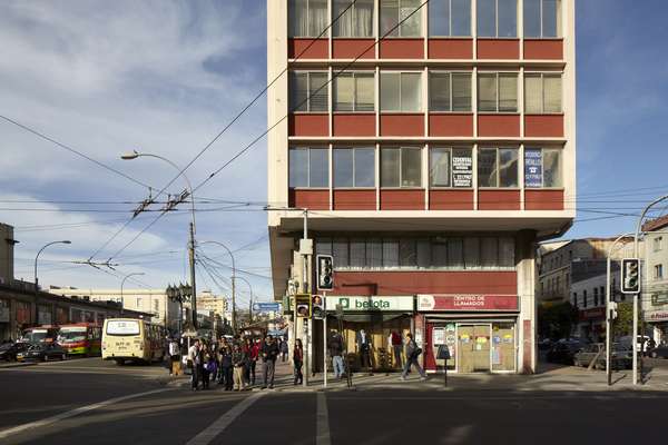 Avenida Pedro Montt from Plaza Victoria