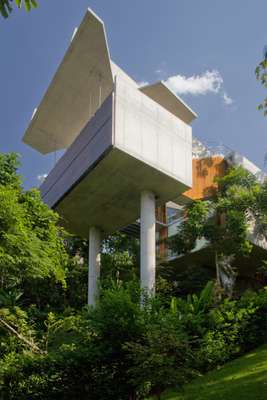 Rooftop pool supported by only two pillars