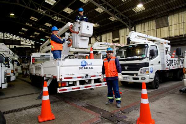 Maintenance crew at Citeluz