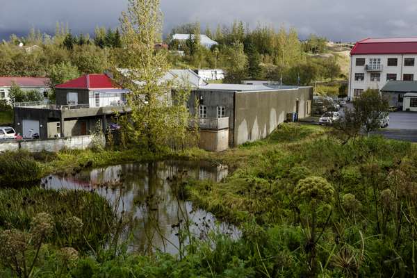 Sundlaugin studio by the water's edge