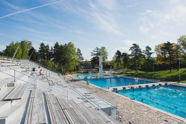 Seating for spectators and sunbathers