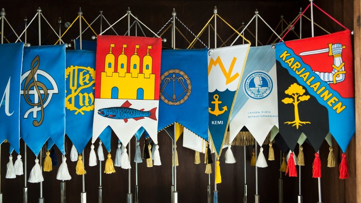 Coats of arms of Finnish towns and regions collected in the Finlandia Club 