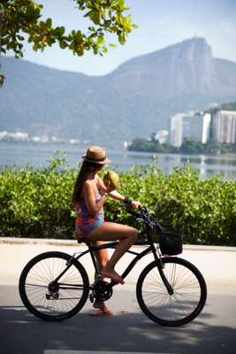 Break for ‘agua de coco’ near the Lagoa