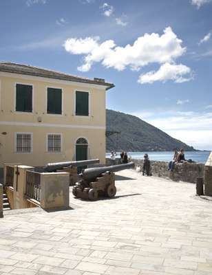 Piazza dell ‘Isola under the castle 