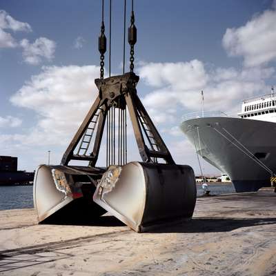 Crane jaw at DP World Sokhna container terminal and port