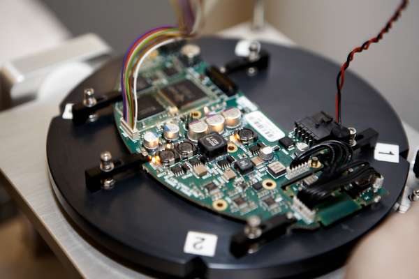 Calibration test on the Sailor 250 antenna circuit board 