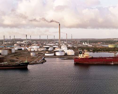 Oil refinery, port of Willemstad