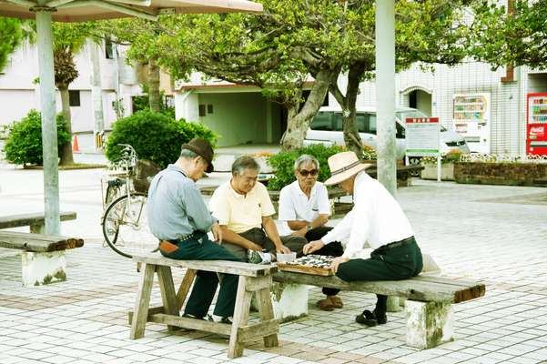 Men playing a game of Igo