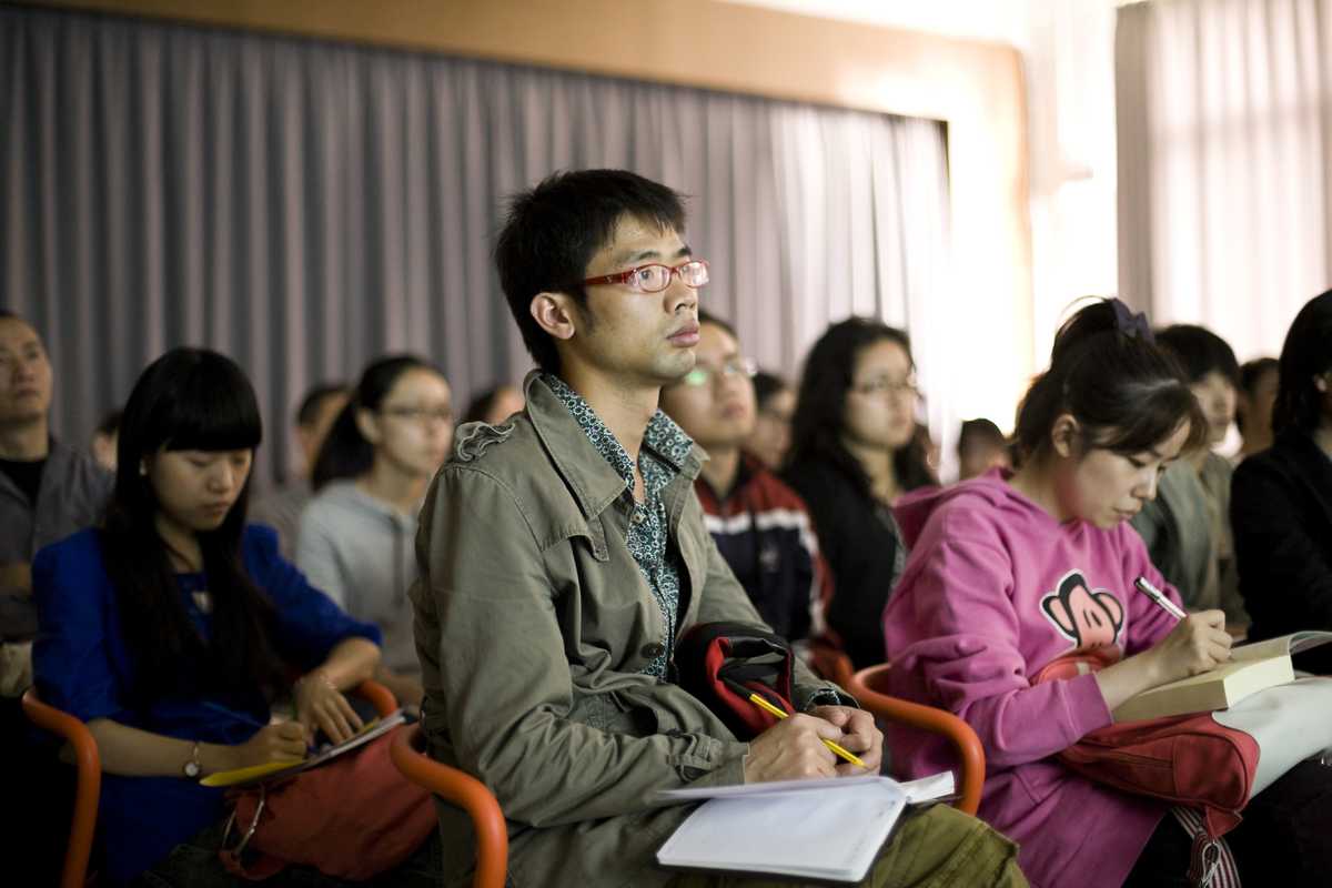Students at a lecture 