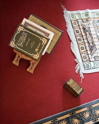 Koran and prayer mat at UKE