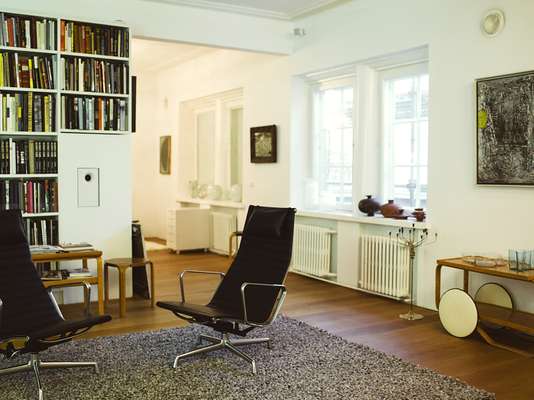 Charles and Ray Eames Aluminium Group Lounge Chairs (1958)