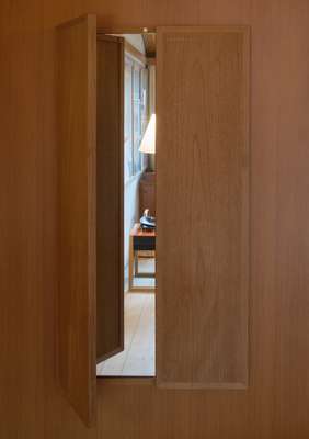 Built-in wall mirror in kitchen