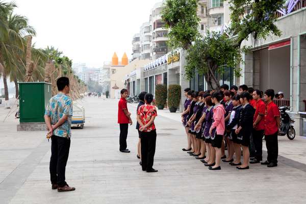 Restaurant staff training in Haikou