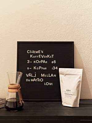 The Chemex coffeemaker and da Matteo coffee beans