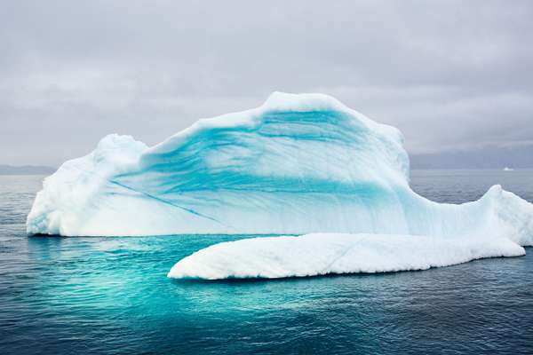 Ice floating in the Nuuk fjord 