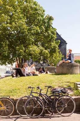 Tree-lined Graven is a draw