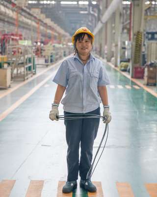 Worker at the Saic-Iveco factory