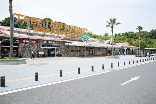 Outside the Tabe Tabi Market