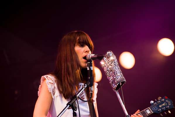 Feist beguiles the Orange Court stage