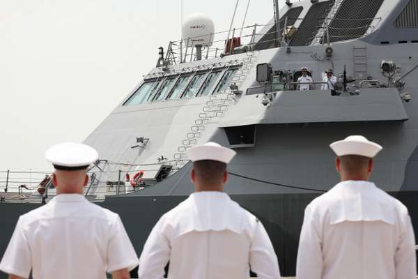 US Navy personnel greet the ‘Freedom’ in Singapore