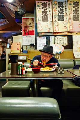 Kusumi tucking in