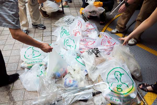 Separating rubbish at the end of the clean-up