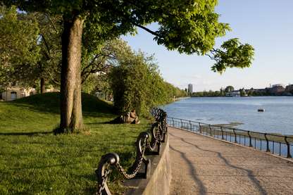 Park by Queen Louise bridge