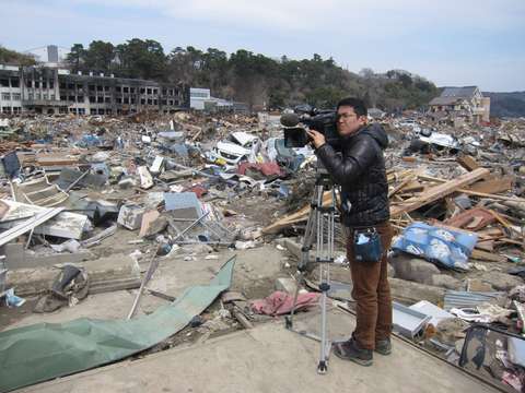 Filming the tsunami aftermath