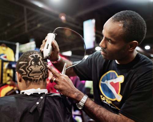 Major League Barber’s King McLaurin shows off his razoring talents