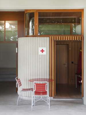 First-aid station, an example of how concrete and larch elements harmonise with the historically protected building