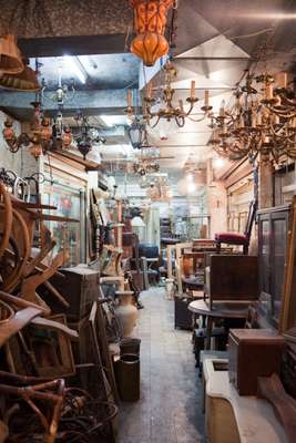 Antique shop in Basta Street