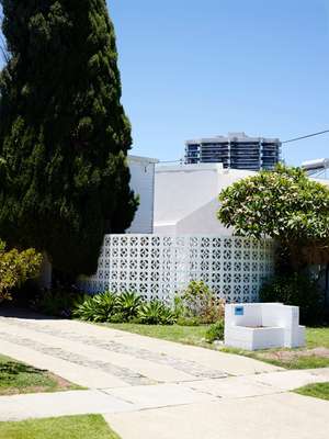 1960s concrete garden wall on Isle of Capri