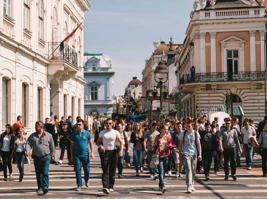 Crossing from Knez Mihailova pedestrian zone to Kalemegdan