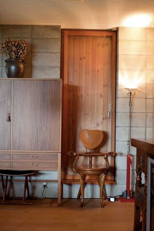 Cabinet (Ole Wanscher, AJ Iversen) and chair (Antonio Gaudi)