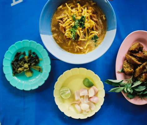 Khao Soi and Chiang Mai sausages served at Khao Soi Lamduan