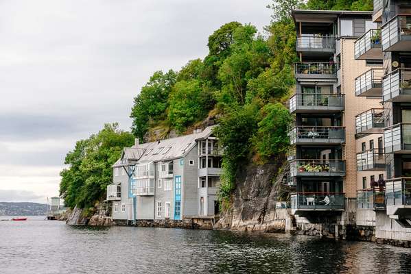 Prestmo’s apartment complex, right 