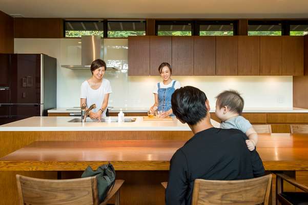 Kitchen and dining table