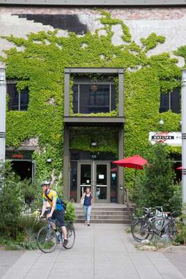 Entrance and patio at the Jean Vollum Natural Capital Center