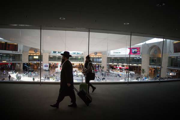 Arrivals at Ben Gurion